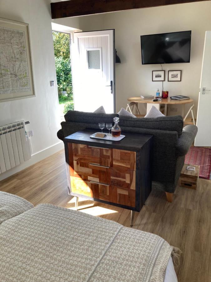 Hunters Moon B&B Tidworth Екстериор снимка