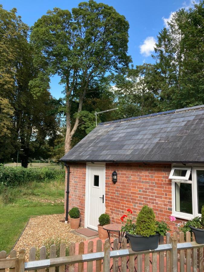 Hunters Moon B&B Tidworth Екстериор снимка