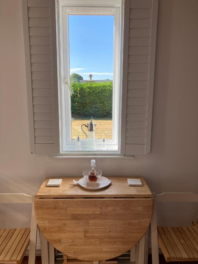 Hunters Moon B&B Tidworth Екстериор снимка