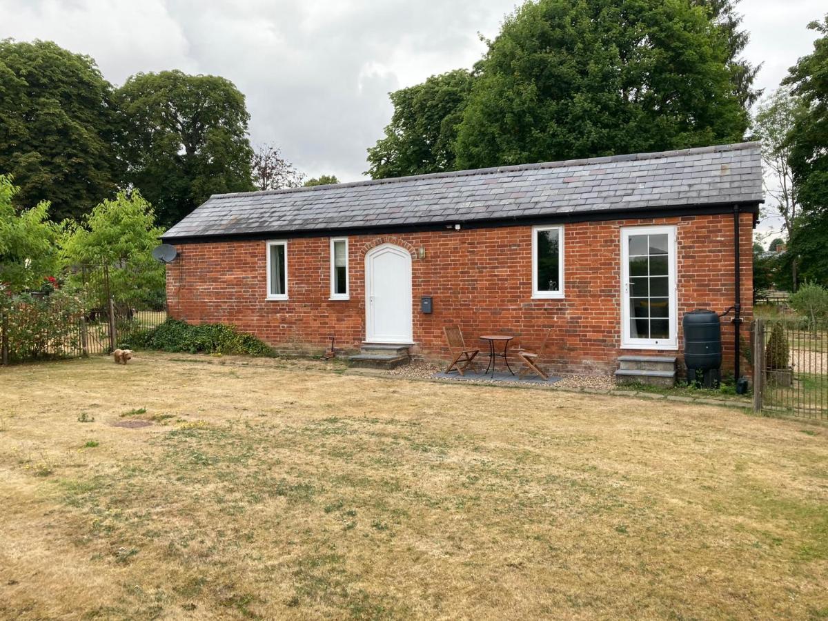 Hunters Moon B&B Tidworth Екстериор снимка