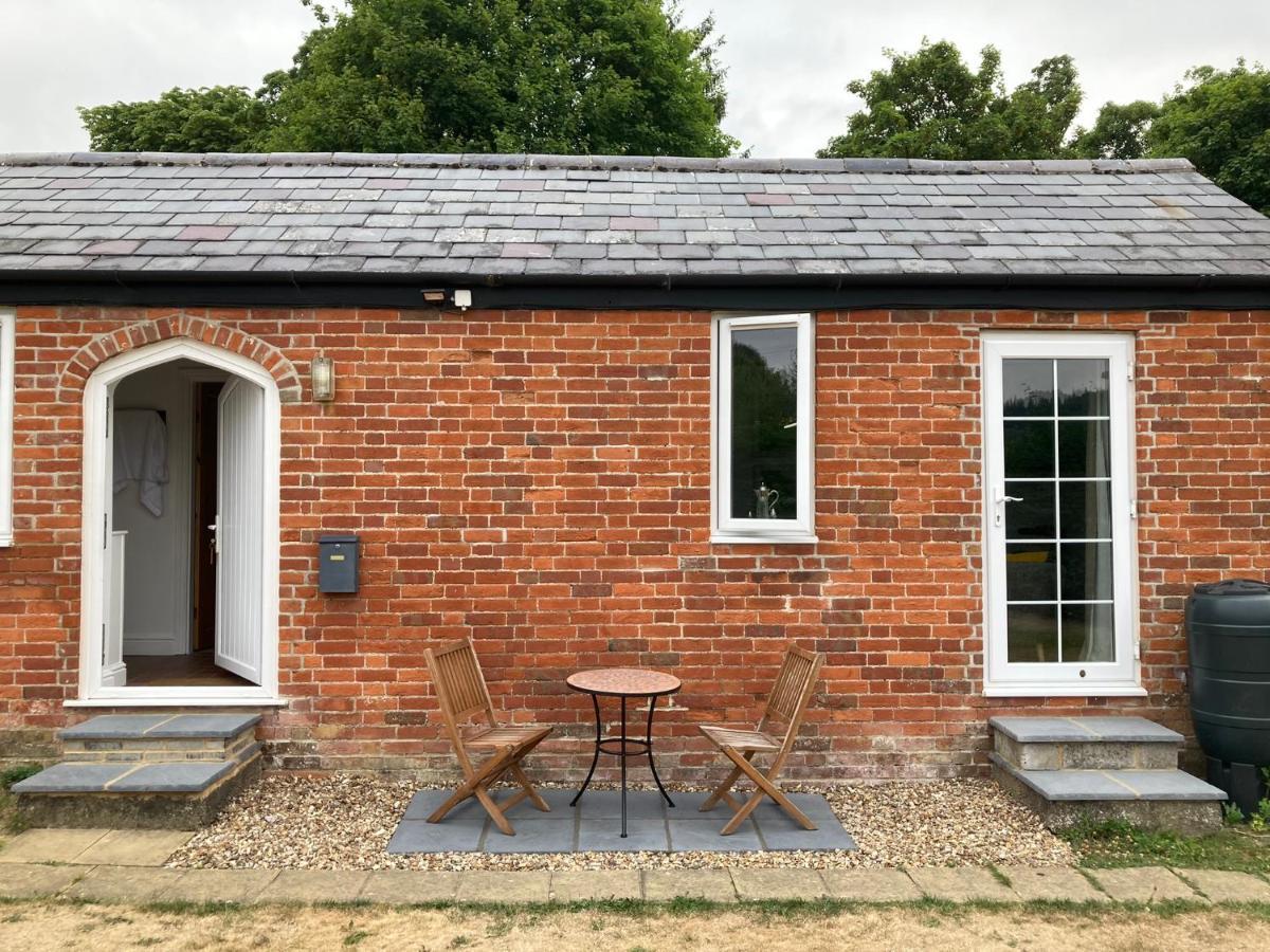 Hunters Moon B&B Tidworth Екстериор снимка